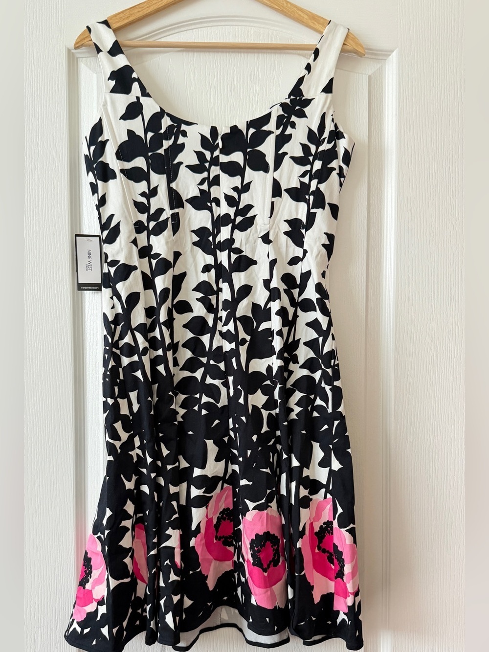 Nine West Floral Fit & Flare Dress Size 6 Black White Pink Flower Sleeveless NWT - Picture 9 of 9